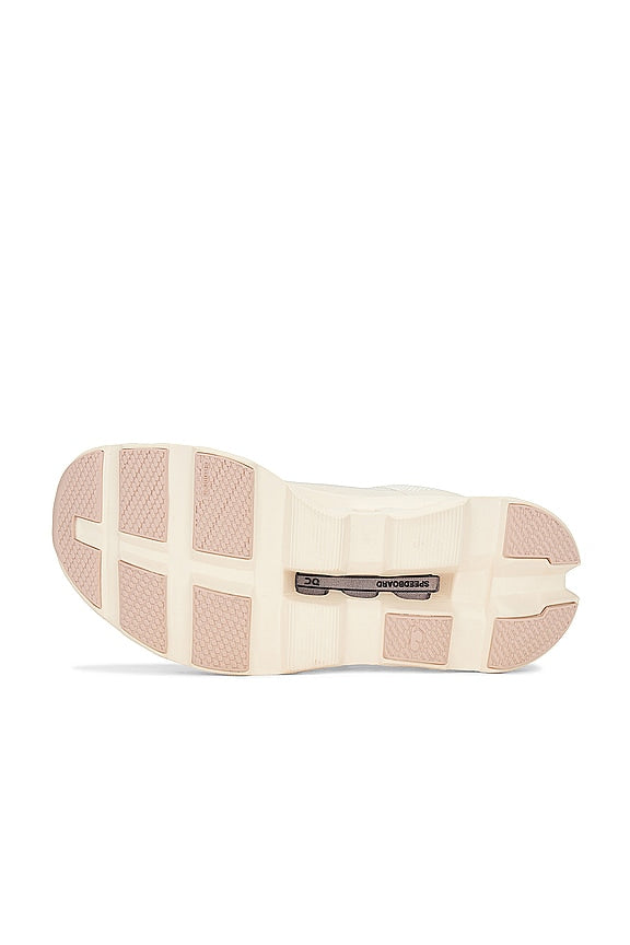 On Cloudmonster Sneaker