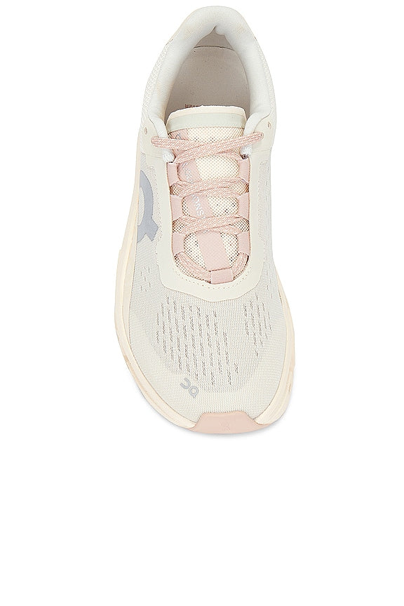 On Cloudmonster Sneaker