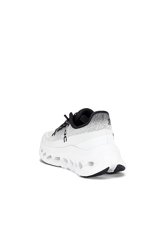 On Cloudtilt Sneaker