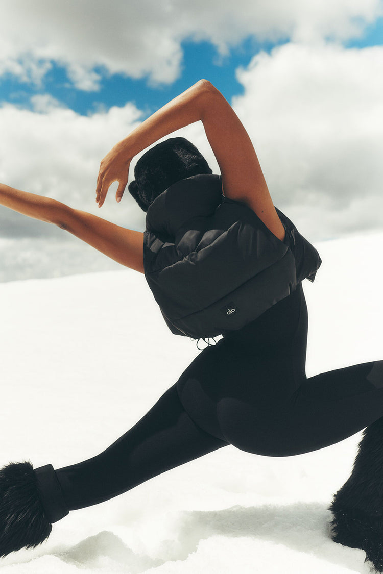 Alo Yoga Cropped Gold Rush Puffer Vest Black